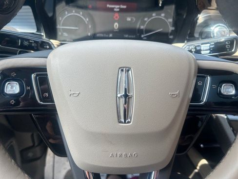 Used 2022 Lincoln Corsair AWD w/ Premium Package image 17