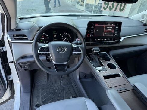 Used 2023 Toyota Sienna XLE w/ XLE Plus Package AWD/4WD image 14