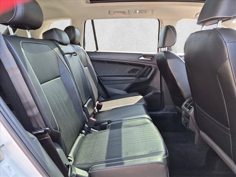 Certified 2022 Volkswagen Tiguan SE w/ Panoramic Sunroof Package AWD/4WD image 22
