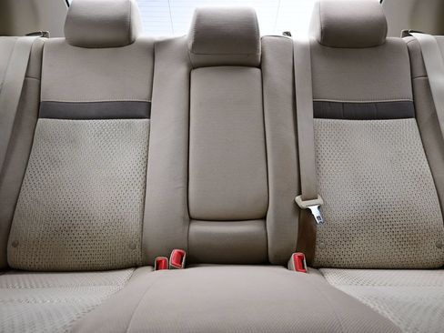 Used 2014 Toyota Camry LE FWD image 15