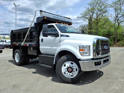 New 2027 Ford F750 2WD Regular Cab Super Duty image 3