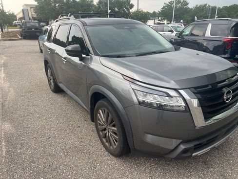 Used 2023 Nissan Pathfinder SL w/ SL Premium Package AWD/4WD image 3