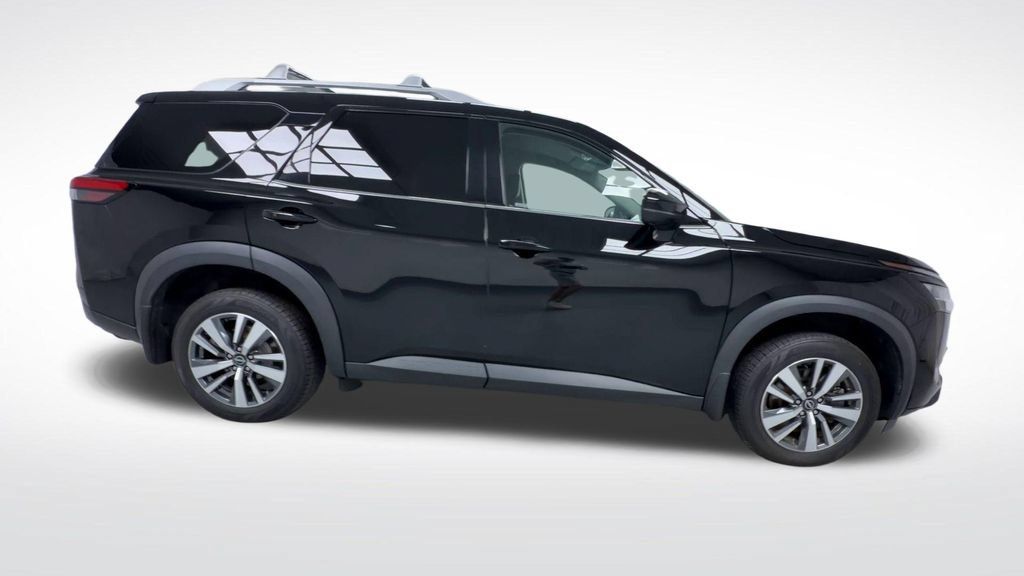 Used 2024 Nissan Pathfinder SL AWD/4WD image 12