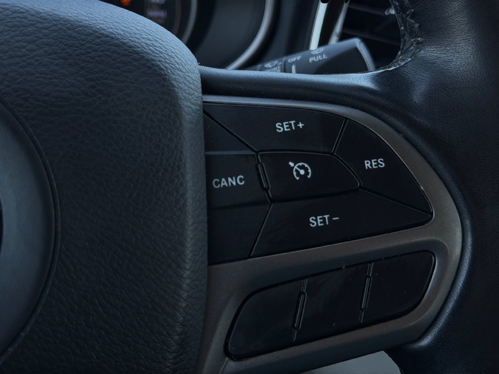 Used 2020 Jeep Cherokee Limited AWD/4WD image 14