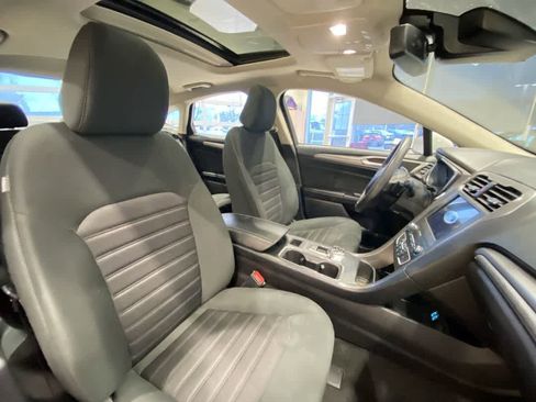 Used 2020 Ford Fusion SE image 27