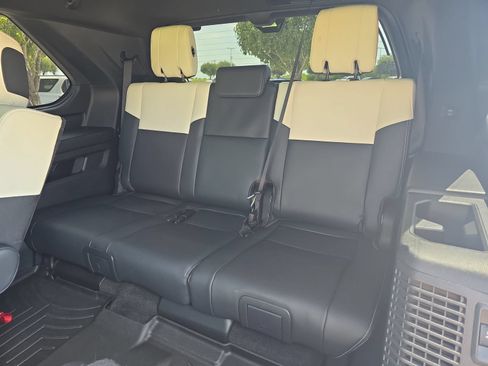 Used 2024 Toyota Sequoia Capstone AWD/4WD image 33