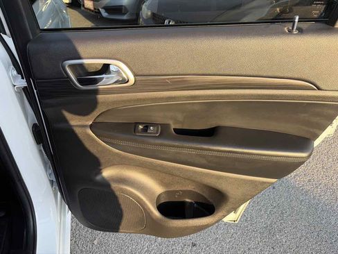 Used 2019 Jeep Grand Cherokee Altitude RWD image 24