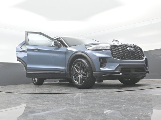 Certified 2025 Ford Explorer ST w/ Sun And Sound Package AWD/4WD image 31