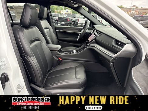 New 2025 Jeep Grand Cherokee L Limited w/ Black Appearance Package image 16