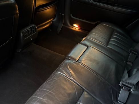 Used 2007 Lincoln Town Car Executive L image 24