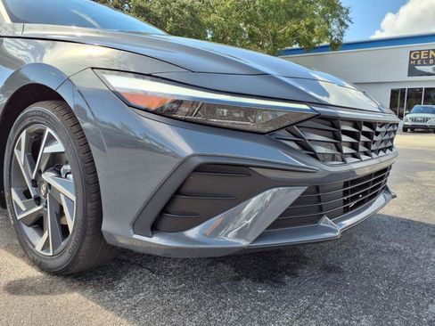 New 2025 Hyundai Elantra Sport image 9