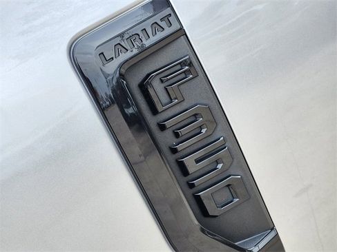 Used 2022 Ford F250 Lariat w/ Lariat Value Package image 7