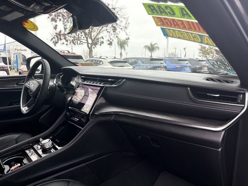 Used 2023 Jeep Grand Cherokee Overland image 29