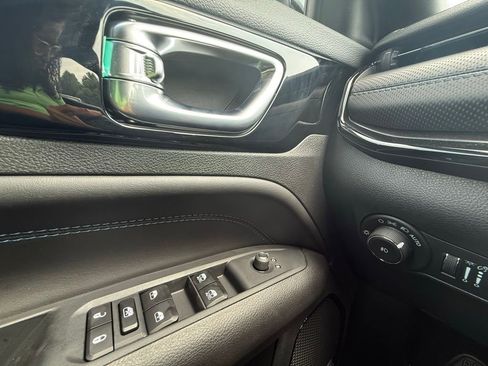 New 2025 Jeep Compass Limited w/ Sun & Sound Group image 32