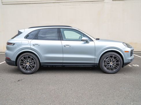Used 2024 Porsche Cayenne image 8