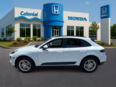Used 2017 Porsche Macan AWD/4WD image 3