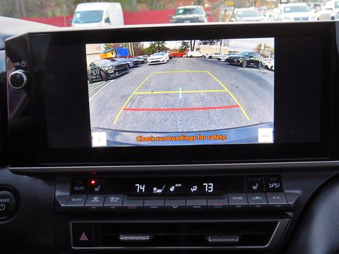 Used 2025 Toyota Camry XSE image 31