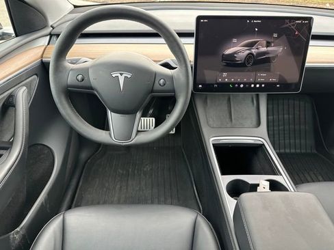 Used 2023 Tesla Model Y Performance image 16