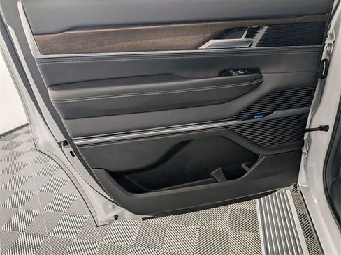 Used 2022 Jeep Grand Wagoneer Series I image 31