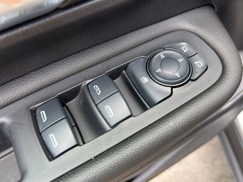 Used 2024 GMC Terrain SLE image 10