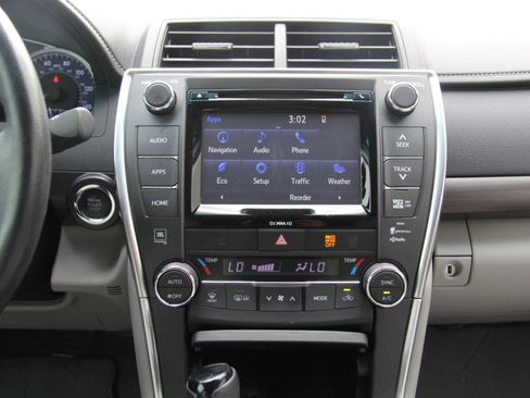 Used 2017 Toyota Camry XLE w/ Moonroof Package image 16