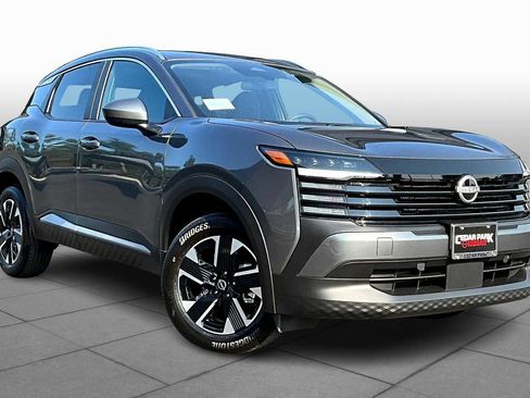 New 2025 Nissan Kicks SV image 2