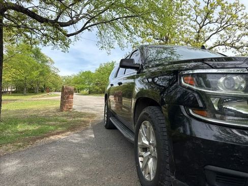 Used 2019 Chevrolet Suburban LT image 15