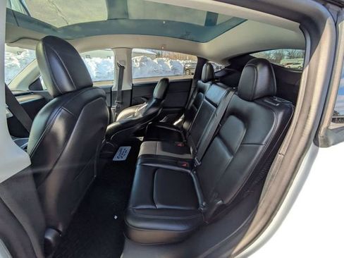 Used 2022 Tesla Model Y Long Range image 25