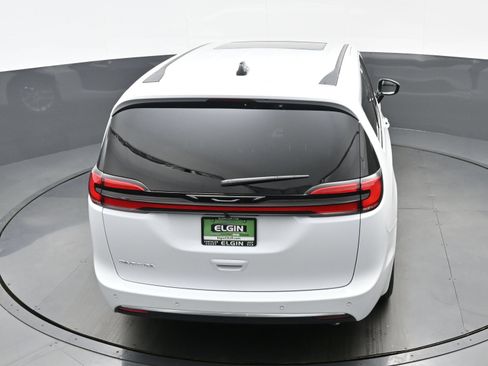 New 2027 Chrysler Pacifica Select FWD image 23