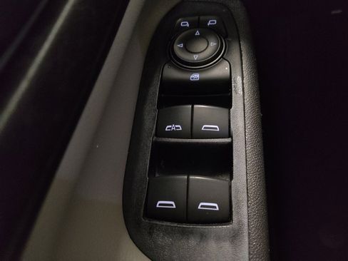 Used 2019 Chevrolet Equinox LS image 27