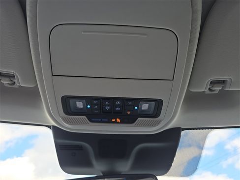 New 2025 Ford Expedition Active image 29