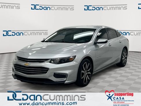 Used 2018 Chevrolet Malibu LT FWD image 1
