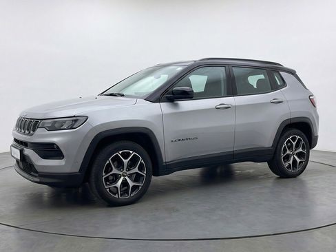 Used 2025 Jeep Compass Limited AWD/4WD image 3