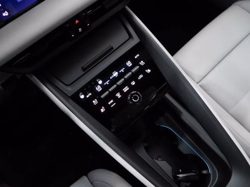 Certified 2026 Porsche Macan Electric RWD image 27