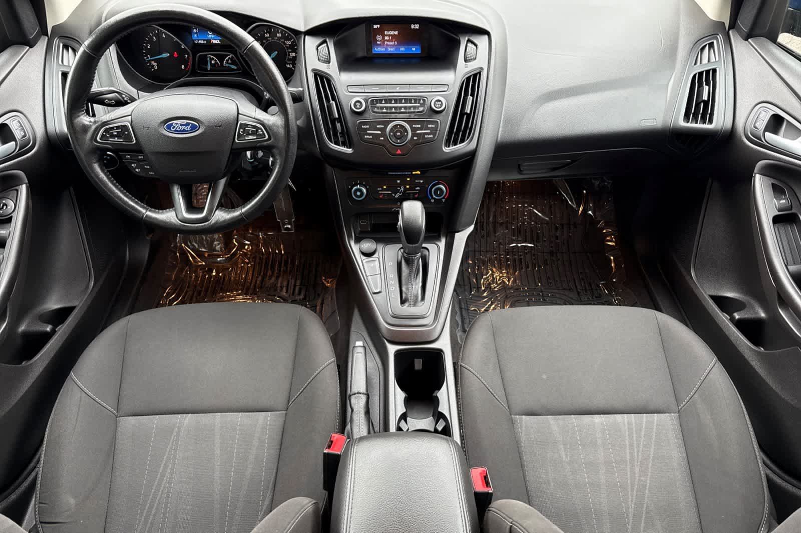 Used 2018 Ford Focus SE w/ Cold Weather Package FWD image 3