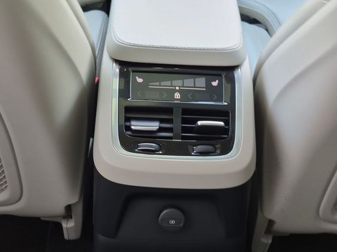 Used 2023 Volvo XC90 T8 Ultimate AWD/4WD image 23