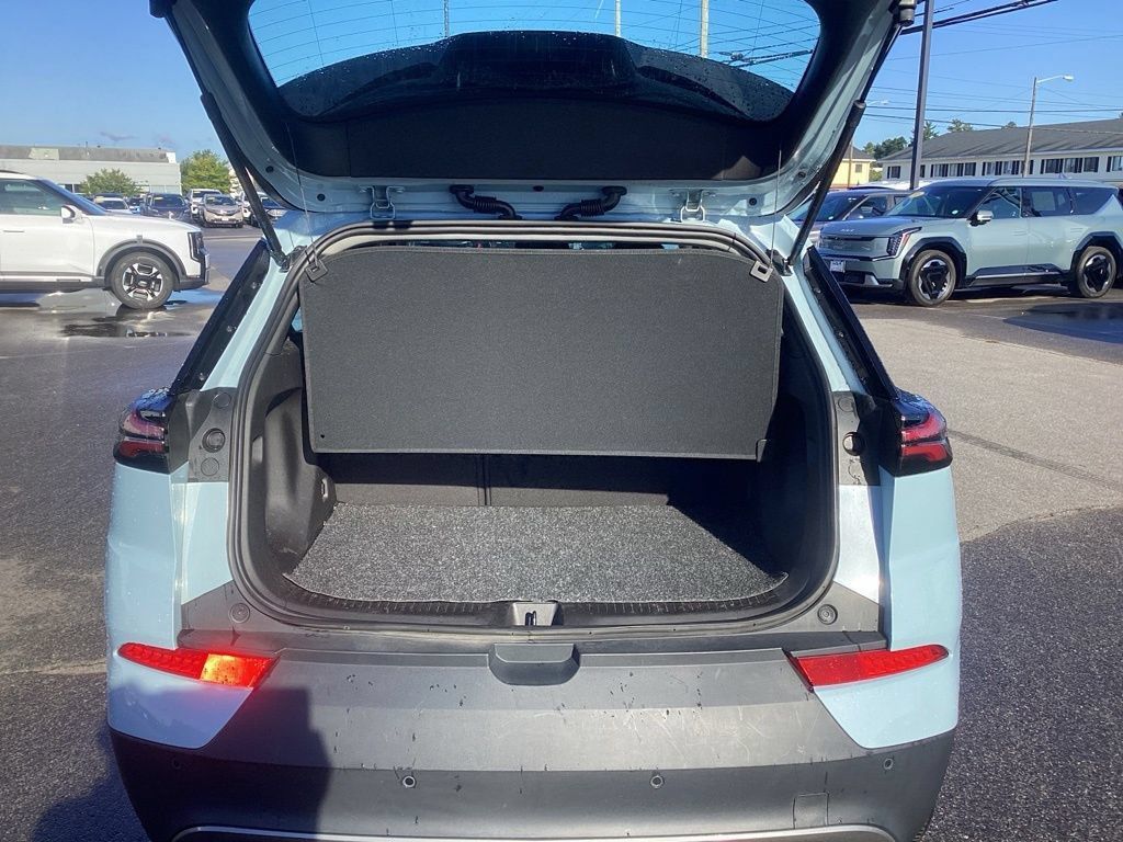 Used 2022 Chevrolet Bolt EUV LT w/ Comfort Package FWD image 10