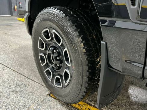 Used 2026 Ford F250 Platinum w/ FX4 Off-Road Package image 13