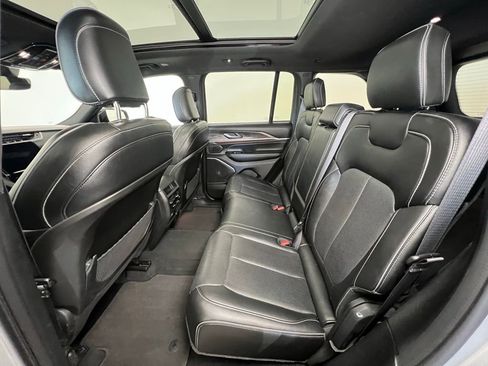 Used 2024 Jeep Grand Cherokee Overland image 5