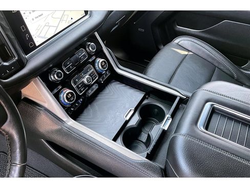 Used 2022 GMC Yukon XL Denali AWD/4WD image 28