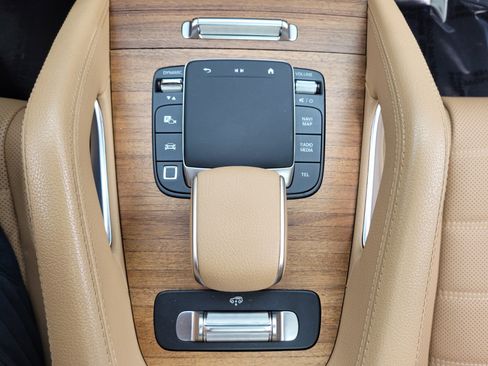 Used 2025 Mercedes-Benz GLS 450 4MATIC image 25