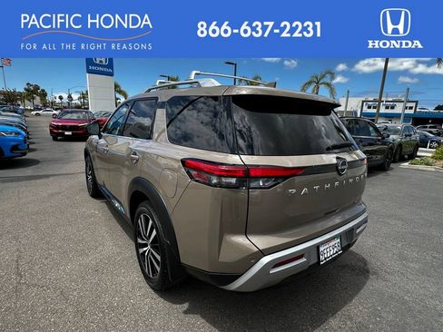Used 2023 Nissan Pathfinder Platinum FWD image 8