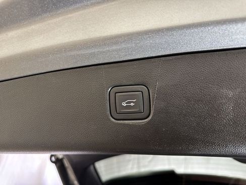 Certified 2025 Chevrolet Blazer LT w/ Convenience Package FWD image 23