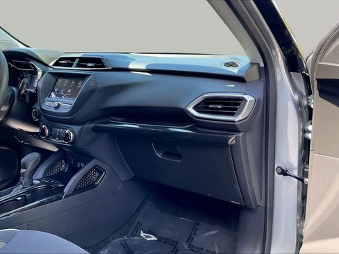 Used 2023 Chevrolet TrailBlazer LT FWD image 17