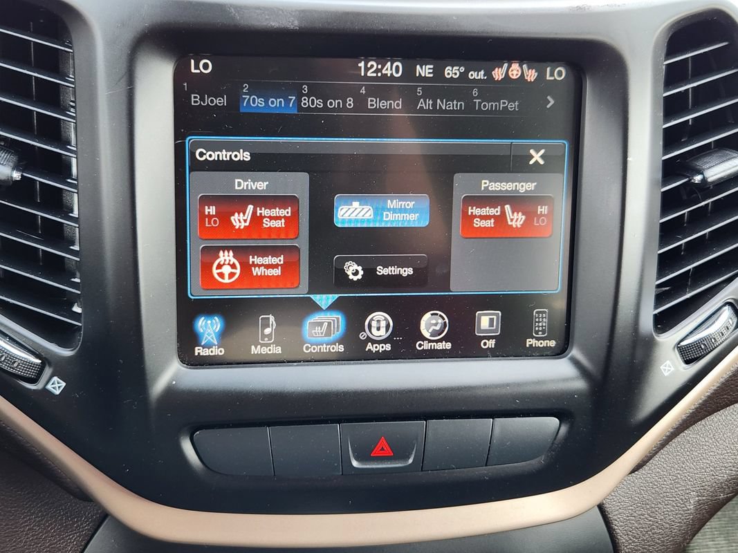 Used 2014 Jeep Cherokee Trailhawk w/ Comfort/Convenience Group AWD/4WD image 21