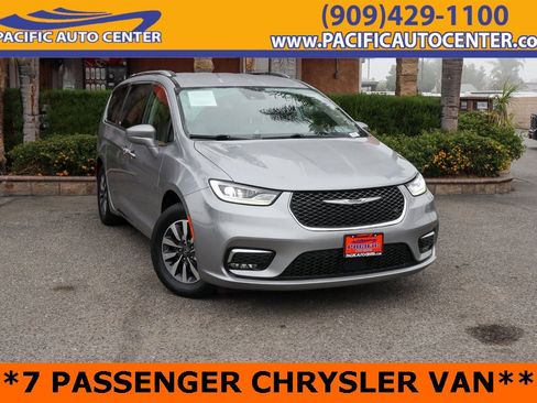 Used 2021 Chrysler Pacifica Touring-L image 1