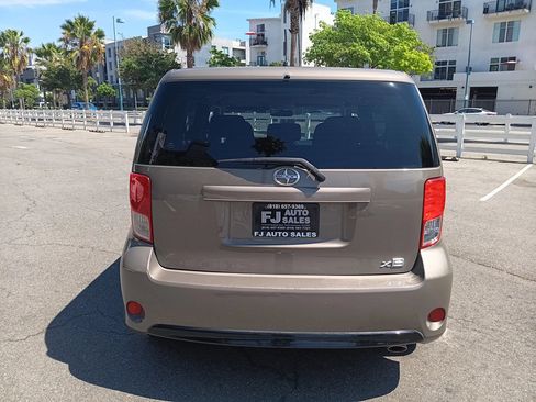 Used 2013 Scion xB FWD image 7
