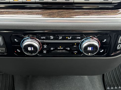 Used 2025 GMC Sierra 1500 Elevation image 29