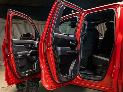 Used 2025 Toyota Tacoma TRD Off-Road image 29