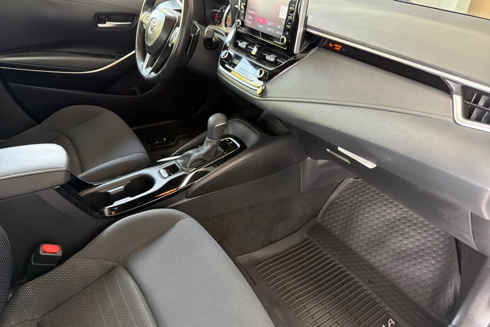 Used 2021 Toyota Corolla SE w/ SE Premium Package FWD image 15